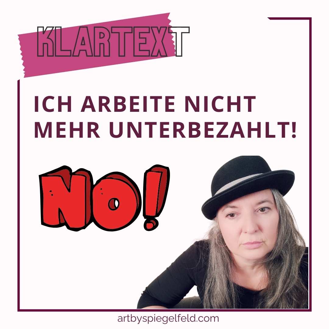 Eine Webdesignerin, die das 'Rabatt'-Schild direkt in den Schredder schiebt. Qualität hat nun mal kein rotes Etikett.