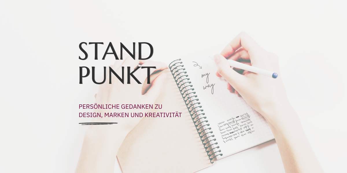 Hände, die in ein Notizbuch schreiben